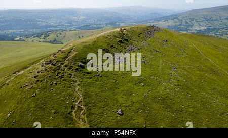 Vue aérienne du sommet du mont du Pain de Sucre, dans le sud du Pays de Galles, Royaume-Uni Banque D'Images