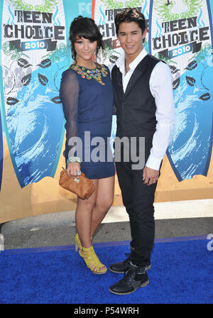 Booboo Stewart & Fivel Teen Choice Awards 2010 au Gibson Amphitheatre à Los Angeles.Fivel  87 BoobooStewart événement dans la vie d'Hollywood, Californie - Red Carpet Event, USA, Cinéma, Célébrités, photographie, Bestof, Arts, Culture et divertissement, Célébrités, Mode de vie meilleure, Hollywood, événement dans la vie d'Hollywood, Californie - Tapis rouge et en coulisses, musique, célébrités, Topix en couple, en famille (mari et femme) et les enfants - les enfants, frères et sœurs, tsuni@Gamma-USA.com Tsuni enquête de crédit / USA, 2010 Banque D'Images