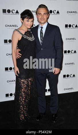 Ginnifer Goodwin ; Joey Kern - Moca passe soir 2010 à Los Angeles.Ginnifer Goodwin ; Joey Kern 63 Événement dans la vie d'Hollywood, Californie - Red Carpet Event, USA, Cinéma, Célébrités, photographie, Bestof, Arts, Culture et divertissement, Célébrités, Mode de vie meilleure, Hollywood, événement dans la vie d'Hollywood, Californie - Tapis rouge et en coulisses, musique, célébrités, Topix en couple, en famille (mari et femme) et les enfants - les enfants, frères et sœurs, tsuni@Gamma-USA.com Tsuni enquête de crédit / USA, 2010 Banque D'Images