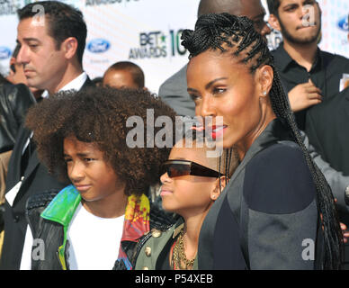 Jada Pinkett-Smith      19 Jaden Willow - 10e Ann BET Awards 2010 Au Shrine Auditorium à Los Angeles.Jada Pinkett-Smith      19 Jaden Willow événement dans la vie d'Hollywood, Californie - Red Carpet Event, USA, Cinéma, Célébrités, photographie, Bestof, Arts, Culture et divertissement, Célébrités, Mode de vie meilleure, Hollywood, événement dans la vie d'Hollywood, Californie - Tapis rouge et en coulisses, musique, célébrités, Topix en couple, en famille (mari et femme) et les enfants - les enfants, frères et sœurs, tsuni@Gamma-USA.com Tsuni enquête de crédit / USA, 2010 Banque D'Images