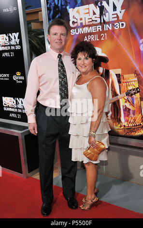 Karen Chandler maman    Kenney Chesney 42 - Kenny Chesney : Summer in 3-D Premiere à Las Vegas.Karen Chandler maman    Kenney Chesney 42 Événement dans la vie d'Hollywood, Californie - Red Carpet Event, USA, Cinéma, Célébrités, photographie, Bestof, Arts, Culture et divertissement, Célébrités, Mode de vie meilleure, Hollywood, événement dans la vie d'Hollywood, Californie - Tapis rouge et en coulisses, musique, célébrités, Topix en couple, en famille (mari et femme) et les enfants - les enfants, frères et sœurs, tsuni@Gamma-USA.com Tsuni enquête de crédit / USA, 2010 Banque D'Images