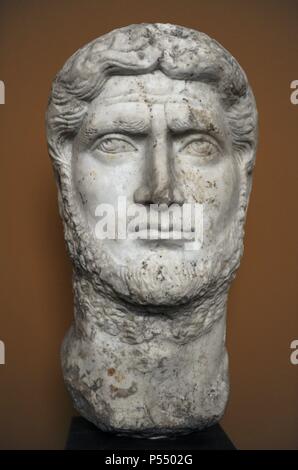 Gallienus (ch. 218-268). Empereur romain avec son père Valérien de 253 à 260, et, à elle seule, de 260 à 268. Buste. En. Près de les Thermes de Caracalla, Rome. Tête d'une statue colossale. Carlsberg Glyptotek Museum. Copenhague. Le Danemark. Banque D'Images