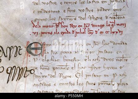 LITERATURA CATALANA. S. XIII, Bernat DESCLOT. Cronista catalán autor de la más antigua de las cuatro crónicas de la Historia de Cataluña. 'CRONICAS DE ALGUNOS CONDES DE BARCELONA Y REYES DE ARAGON". Des incunables. Detalle de un manuscrito en pergamino con letra del siglo XIV. 'MUERTE DEL REY JAIME I EL CONQUISTADOR'. Fol.56v. Banque D'Images