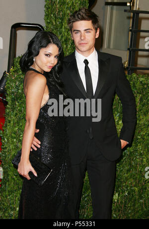 Vanessa Hudgens Zac Efron    045 - Vanity Fair Oscar Party Après à Los Angeles.Vanessa Hudgens    045 Zac Efron événement dans la vie d'Hollywood, Californie - Red Carpet Event, USA, Cinéma, Célébrités, photographie, Bestof, Arts, Culture et divertissement, Célébrités, Mode de vie meilleure, Hollywood, événement dans la vie d'Hollywood, Californie - Tapis rouge et en coulisses, musique, célébrités, Topix en couple, en famille (mari et femme) et les enfants - les enfants, frères et sœurs, tsuni@Gamma-USA.com Tsuni enquête de crédit / USA, 2010 Banque D'Images