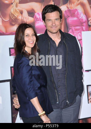 Un Jason Bateman, épouse Amanda Anka  09 au Global Green 15e millénaire aw. 2011 à l'hôtel Fairmont Miramar Hotel à Santa Monica.Un Jason Bateman, épouse Amanda Anka  09 ------------- Red Carpet Event, Vertical, USA, Cinéma, Célébrités, photographie, Bestof, Arts, Culture et divertissement, Célébrités Topix fashion / Vertical, Best of, événement dans la vie d'Hollywood, Californie - Tapis rouge et en backstage, USA, Cinéma, Célébrités, cinéma, télévision, Célébrités célébrités musique, photographie, Arts et culture, Bestof, divertissement, Topix, verticale de la famille de l'année , 2011 Banque D'Images