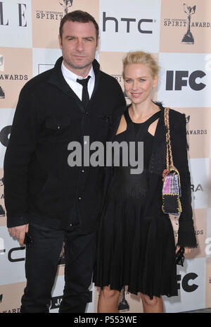 Liev Schreiber et Naomi Watts à la 26e Spirit Awards, Film IndependantÕs 2011 sur la plage de Santa Monica à Los Angeles.Un Liev Schreiber et Naomi Watts  05 ------------- Red Carpet Event, Vertical, USA, Cinéma, Célébrités, photographie, Bestof, Arts, Culture et divertissement, Célébrités Topix fashion / Vertical, Best of, événement dans la vie d'Hollywood, Californie - Tapis rouge et en backstage, USA, Cinéma, Célébrités, cinéma, télévision, Célébrités célébrités musique, photographie, Arts et culture, Bestof, divertissement, Topix, verticale de la famille de l'année 2011, l'inq Banque D'Images