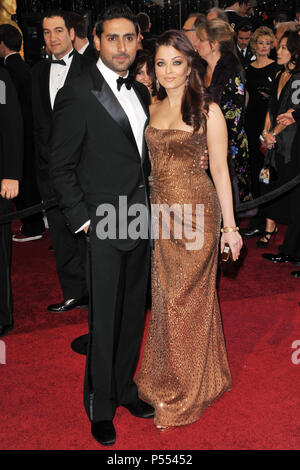 Aishwarya Rai & Abhishek Bachchan à la 83th Academy Awards au Kodak Theatre de Los Angeles.Aishwarya Rai & Abhishek Bachchan ------------- Red Carpet Event, Vertical, USA, Cinéma, Célébrités, photographie, Bestof, Arts, Culture et divertissement, Célébrités Topix fashion / Vertical, Best of, événement dans la vie d'Hollywood, Californie - Tapis rouge et en backstage, USA, Cinéma, Célébrités, cinéma, télévision, Célébrités célébrités musique, photographie, Arts et culture, Bestof, divertissement, Topix, verticale de la famille de l'année 2011 , tsuni@Gamma-USA.com Husba enquête, Banque D'Images