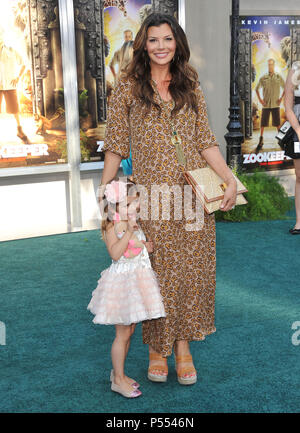 Aly Landry, fille d'arriver la gardienne d'une première mondiale à la Westwood Village Theatre de Los Angeles.Aly Landry, fille  27 ------------- Red Carpet Event, Vertical, USA, Cinéma, Célébrités, photographie, Bestof, Arts, Culture et divertissement, Célébrités Topix fashion / Vertical, Best of, événement dans la vie d'Hollywood, Californie - Tapis rouge et en backstage, USA, Cinéma, Célébrités, cinéma, télévision, Célébrités célébrités musique, photographie, Arts et culture, Bestof, divertissement, Topix, verticale de la famille de l'année 2011, enquête tsuni@Gamma-USA.com un mari Banque D'Images