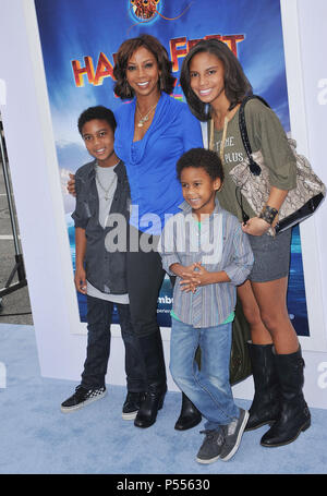 - Holly Robinson Peete, fille, fils à Happy Feet 2 Premiere au Chinese Theatre de Los Angeles.Holly Robinson Peete -, fille, fils,  23 ------------- Red Carpet Event, Vertical, USA, Cinéma, Célébrités, photographie, Bestof, Arts, Culture et divertissement, Célébrités Topix fashion / Vertical, Best of, événement dans la vie d'Hollywood, Californie - Tapis rouge et en backstage, USA, Cinéma, Célébrités, cinéma, télévision, Célébrités célébrités musique, photographie, Arts et culture, Bestof, divertissement, Topix, verticale de la famille de l'année 2011, enquête tsuni@Gamm Banque D'Images