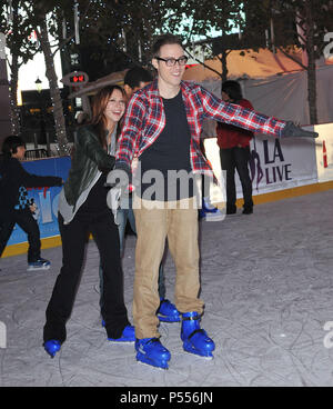 Jennifer Love Hewitt et BFR. Jarod Einsohn à Toy Story 3 sur la glace pour bénéficier l'Hôpital des enfants sur le patin à glace à Los Angeles.Jennifer Love Hewitt et BFR. Jarod Einsohn  29 ------------- Red Carpet Event, Vertical, USA, Cinéma, Célébrités, photographie, Bestof, Arts, Culture et divertissement, Célébrités Topix fashion / Vertical, Best of, événement dans la vie d'Hollywood, Californie - Tapis rouge et en backstage, USA, Cinéma, Célébrités, cinéma, télévision, Célébrités célébrités musique, photographie, Arts et culture, Bestof, divertissement, Topix, verticale de la famille Banque D'Images