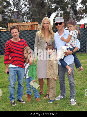 Mark-paul Gosselaar, Kids Michael, Ava, Breckin Meyer, fille Keaton à la fondation de l'aide de pédiatrie 2011 au Wadsworth Theatre de Los Angeles.Mark-paul Gosselaar, Kids Michael, Ava, Breckin Meyer, fille Keaton  76 ------------- Red Carpet Event, Vertical, USA, Cinéma, Célébrités, photographie, Bestof, Arts, Culture et divertissement, Célébrités Topix fashion / Vertical, Best of, événement dans la vie d'Hollywood, Californie - Tapis rouge et en backstage, USA, Cinéma, Célébrités, cinéma, télévision, Célébrités célébrités Musique, Photographie, Bestof, Arts, Culture et facilement acessible Banque D'Images