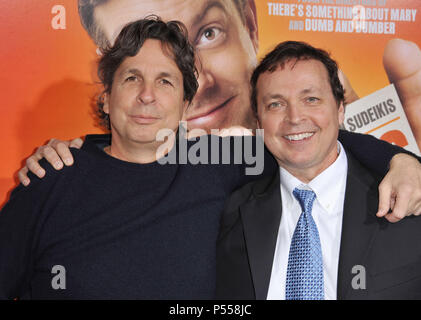 Bobby Farrelly, Peter Hall à la note de première à l'Arclight Theatre de Los Angeles.Peter, Bobby Farrelly  27 ------------- Red Carpet Event, Vertical, USA, Cinéma, Célébrités, photographie, Bestof, Arts, Culture et divertissement, Célébrités Topix fashion / Vertical, Best of, événement dans la vie d'Hollywood, Californie - Tapis rouge et en backstage, USA, Cinéma, Célébrités, cinéma, télévision, Célébrités célébrités musique, photographie, Arts et culture, Bestof, divertissement, Topix, verticale de la famille de l'année 2011, enquête Mari et femme tsuni@Gamma-USA.com Banque D'Images