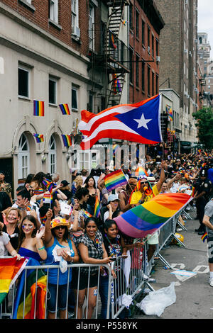 Prise à la parade de la fierté de New York le 24 juin 2018. Credit : Shauna Hundeby / Alamy Live News Banque D'Images