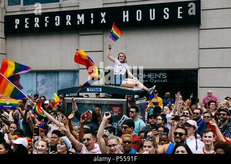 Prise à la parade de la fierté de New York le 24 juin 2018. Credit : Shauna Hundeby / Alamy Live News Banque D'Images