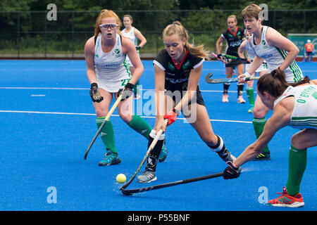 Velbert, Allemagne. 24 Juin, 2018. Lena MICHEL (GER, mi.) en action sur la balle, dans les duels. Le Hockey, DHB, Women's National Team, trois nations, Tournoi de préparation de la Coupe du Monde, Allemagne, Laenderspiel (GER) - Irlande (IRL), 3 : 0, le 24.06.2018 à Velbert/Allemagne. Utilisation dans le monde entier | Credit : dpa/Alamy Live News Banque D'Images