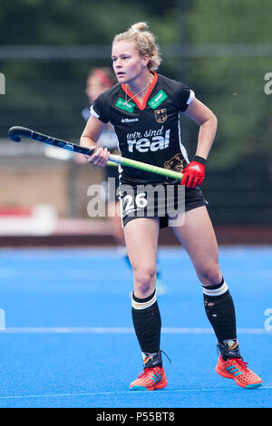 Velbert, Allemagne. 24 Juin, 2018. Alisa VIVOT (GER, mi.) dans l'action individuelle sur le hockey balle, DHB, Women's National Team, trois nations, Tournoi de préparation de la Coupe du Monde, Allemagne, Laenderspiel (GER) - Irlande (IRL), 3 : 0, le 24.06.2018 à Velbert/Allemagne. Utilisation dans le monde entier | Credit : dpa/Alamy Live News Banque D'Images