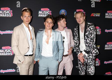 Les vampires, James McVey, Connor Ball, Tristan Evans, Bradley Simpson aux arrivées pour 2018 Disney Radio Music Awards - Partie 3, le Loews Hollywood Hotel, Los Angeles, CA, 22 juin 2018. Photo par : Priscilla Grant/Everett Collection Banque D'Images