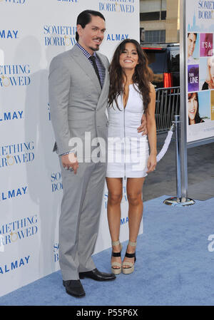 Steve Howey et épouse Sarah Shahi  84 au Global Green 15e millénaire aw. 2011 à l'hôtel Fairmont Miramar Hotel à Santa Monica.Steve Howey et épouse Sarah Shahi  84 ------------- Red Carpet Event, Vertical, USA, Cinéma, Célébrités, photographie, Bestof, Arts, Culture et divertissement, Célébrités Topix fashion / Vertical, Best of, événement dans la vie d'Hollywood, Californie - Tapis rouge et en backstage, USA, Cinéma, Célébrités, cinéma, télévision, Célébrités célébrités musique, photographie, Arts et culture, Bestof, divertissement, Topix, verticale de la famille de l'année 2011, , Banque D'Images