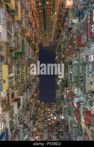 Bâtiment résidentiel surpeuplé à Hong Kong Banque D'Images