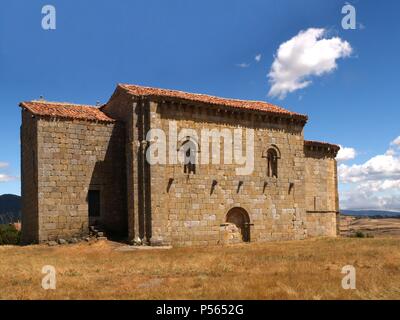 ARTE ROMANICO. ESPAÑA. Eglise de San Martin Obispo. Data del siglo XII. Vista exterior. MATALBANIEGA. Provincia de Palencia. Castille-león. Banque D'Images