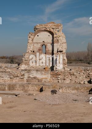 ARTE ROMANO. ESPAÑA. YACIMIENTO ARQUEOLOGICO o PARQUE ARQUEOLOGICO DE CARRANQUE. Ruinas del PALATIUM (anteriormente llamado Basílica). Edificio de uso, civile construido en el 400. En época visigoda transformada iglesia cristiana fue fr. Vista de la cabecera. Provincia de Tolède. Castille la Manche. Banque D'Images