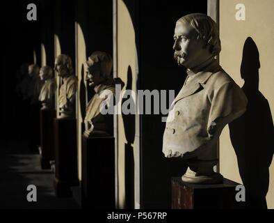 L'Italie. Milan. Galerie Ambrosiana. Des statues dans la cour. Banque D'Images