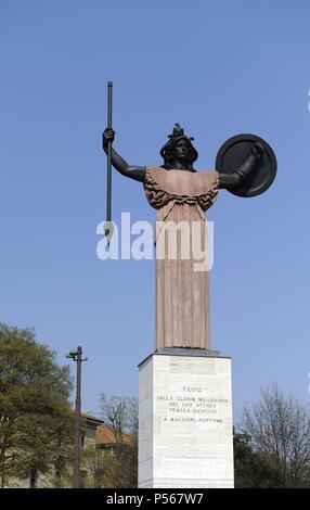 L'Italie. Pavia. Monument de Minerve armés par le sculpteur Francesco Messina (1900-1995) en 1938. L'Université de Pavie. Banque D'Images