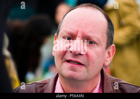 Philippe Sands, QC , AVOCAT britannique et française à Matrix Chambers, et professeur en droit et Directeur du Centre sur les cours et tribunaux internationaux à l'University College London photographié après avoir prononcé l'Hay STYLO Conférence : mots, la mémoire et l'Imagination - 1945, et aujourd'hui, à l'Hay Festival 2018 Banque D'Images