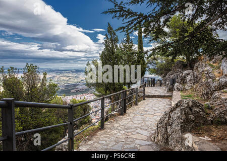 Jaen, Espagne - 23 octobre 2016 : vue panoramique de la ville du château de Santa Catalina, prises en Jaén, Andalousie, Espagne Banque D'Images