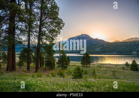 Williams Creek Reservoir dans le San Juan Mountains près de Pagosa Springs, Colorado, États-Unis Banque D'Images