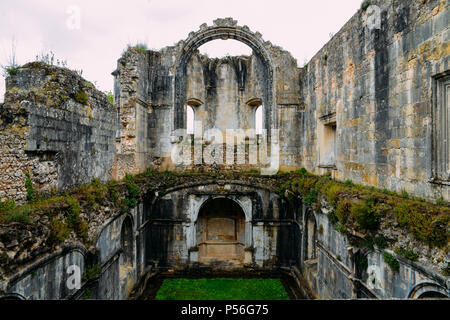 Tomar, Portugal - 10 juin 2018 : Ruines de 12e siècle Couvent de Tomar construit par les Templiers Tomar, Portugal - UNESCO World Heritage Ref Banque D'Images