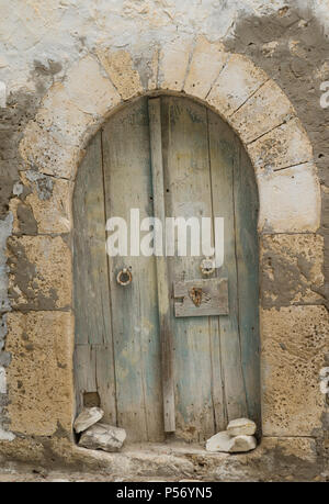 Arc en bois très ancienne porte en style arabe. La culture arabe et de l'architecture locale Banque D'Images