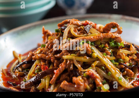 Yu-Shiang Porc déchiqueté, sauté de porc à la sauce de poisson, la cuisine du Sichuan Banque D'Images