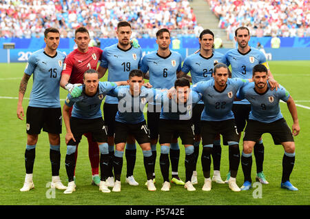 (180625) -- SAMARA, 25 juin 2018 (Xinhua) -- Les joueurs de l'Uruguay posent pour une photo de groupe avant la Coupe du Monde FIFA 2018 Group un match entre l'Uruguay et la Russie à Samara, Russie, 25 juin 2018. (Xinhua/Du Yu) Banque D'Images