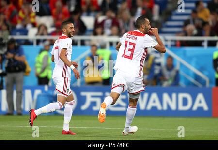 Kaliningrad, Russie. 25 juin 2018. : 25.06.2018 firo, Kaliningrad, Fuvuball, football, coupe du monde, l'équipe nationale en 2018 en Russie, Ruvuland, Coupe du Monde 2018 en Russie, Ruvuland, Coupe du Monde 2018 en Russie, la Russie, l'Espagne - Maroc Khalid, BoutaiÃ b, le Maroc, la jubilation à 0 : 1 Ziyech avec Hakim | Conditions de crédit dans le monde entier : dpa/Alamy Live News Banque D'Images