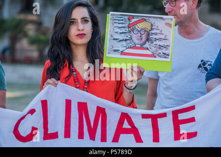 Londres, Royaume-Uni. 25 Jun, 2018. Où est Boris - que le Parlement débat sur la troisième piste à Heathrow, à l'intérieur du hall des manifestants et de protestation à l'extérieur. Crédit : Guy Bell/Alamy Live News Banque D'Images