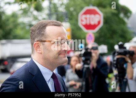 Berlin, Allemagne. 18 Juin, 2018. Jens Spahn de l'Union chrétienne-démocrate (CDU), Ministre allemand de la santé, arrive à la réunion du comité de la CDU à la Konrad-Adenauer-chambre. Credit : Kay Nietfeld/dpa/Alamy Live News Banque D'Images