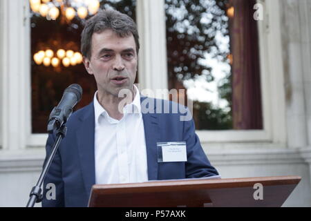 Londres, Royaume-Uni. 25 Juin, 2018. Tom parle de frein au Club Libéral National Réception diplomatique. MP libéral-démocrate pour Carshalton et Wallington, Tom Brake, a prononcé un discours lors de la réception à l'diplomatique annuel Club libéral national, indiquant que Brexit a promis d'être semé d'embûches, citant l'industrie de la pêche comme un exemple de problèmes imprévus liés à l'accès au marché et la pêche dans les eaux de l'UE, c.-à-d'Irlande. Crédit : Peter Hogan/Alamy Live News Banque D'Images