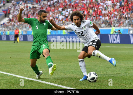 Volgograd, Russie. 25 Juin, 2018. v.re:Amr WARDA (EGY), Action, les duels contre Mohammed ALBURAYK (KSA). L'Arabie saoudite (KSA) Egypte (EGY) 2-1, premier tour, Groupe A, 34, Jeu sur 25.06.2018 dans Volgograd Volgograd, Arena. Coupe du Monde de Football 2018 en Russie à partir de la 14.06. - 15.07.2018. Utilisation dans le monde entier | Credit : dpa/Alamy Live News Banque D'Images