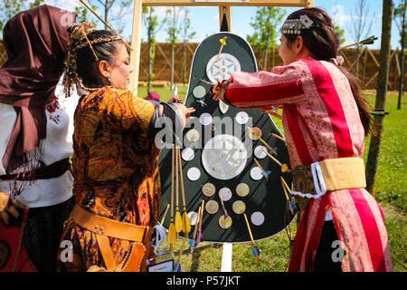 ISTANBUL, TURQUIE - 12 MAI 2018 Concours de tir à l'Etnospor : pendant le Festival de la Culture Banque D'Images