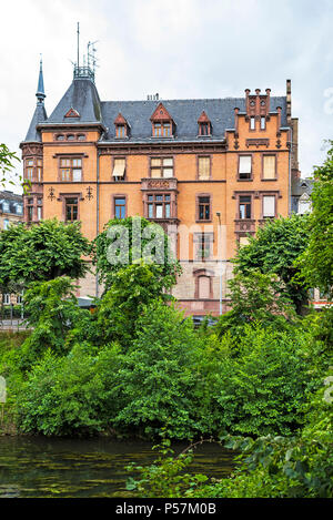 Strasbourg, La Maison Braun mansion, bâtiment résidentiel du 19e siècle avec cadre de verdure, de Neustadt, Alsace, France, Europe, Banque D'Images