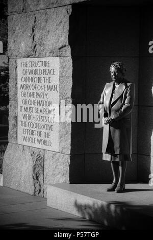 Statue de la Première Dame Eleanor Roosevelt situé dans le Franklin Delano Roosevelt Memorial, Washington, DC, USA Banque D'Images