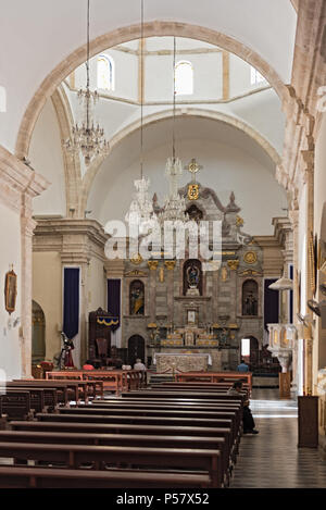 L'intérieur de notre dame de l'immaculée conception, la cathédrale de Campeche, Mexique Banque D'Images