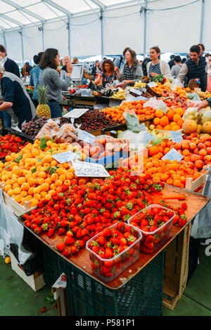 Cascais, Portugal - Juin 9th, 2018 : Cascais food Market est l'endroit où aller si vous voulez des produits frais locaux et de poissons. Journées les plus chargées sont mercredi et samedi Banque D'Images