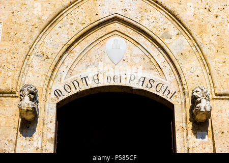 Sienne, Italie - 29 septembre 2016 : Palazzo Salimbeni, siège de la Monte dei Paschi di Siena bank Banque D'Images