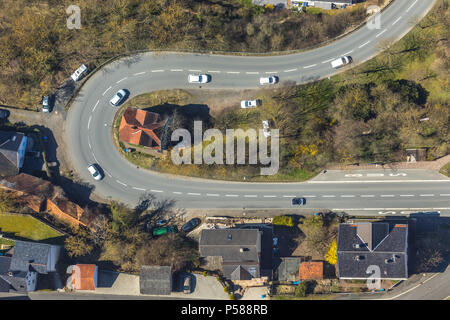 Les vieilles avec lacets sur la route municipale Friedrich-Ebert-Straße, moto de route, à Bad Wildungen en Hesse. Bad Wildungen, spa et de l'état Banque D'Images