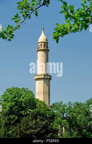 Le minaret dans le paysage culturel de Lednice-Valtice complexe dans le sud de la Moravie, République Tchèque Banque D'Images