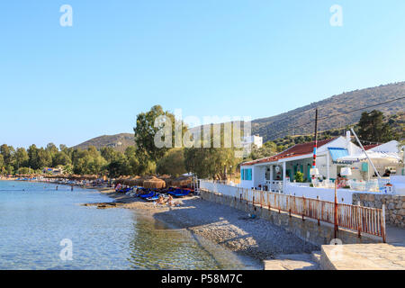 Taslik à plage de Datca, Turquie - le 23 juin 2018 : Les gens de Taslik plage près de marina à Datça, Mugla, Turquie. Banque D'Images