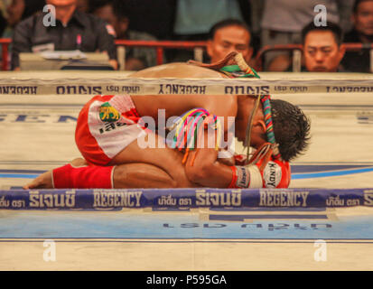 Bangkok, Thaïlande - thaïlandais sont célèbres pour le style de combat de Muay Thai. Ici en particulier des scènes de la Channel 7 Stadium Banque D'Images