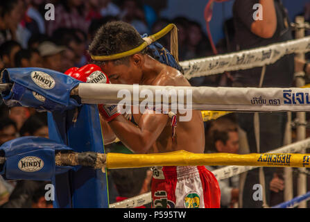 Bangkok, Thaïlande - thaïlandais sont célèbres pour le style de combat de Muay Thai. Ici en particulier des scènes de la Channel 7 Stadium Banque D'Images